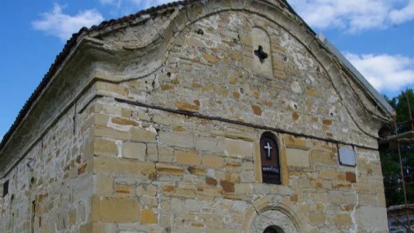 Св. свещеномъченик Аполинарий, епископ Равенски (Равенийски)