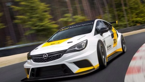 Opel Astra TCR чака клиенти за пистовите шампионати