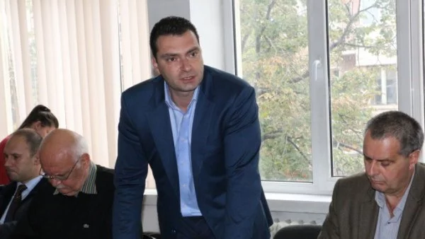 БСП-София пита Фандъкова за 800 незаконни рекламни елемента в столицата