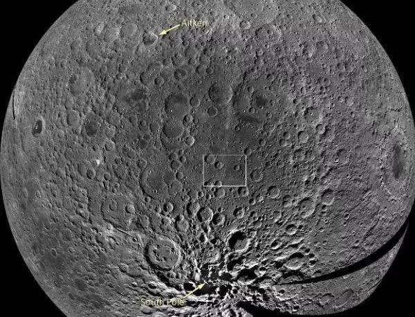 Какво е обяснението на странна структура на Луната?