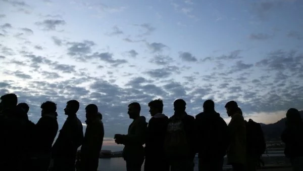 Гърция очаква над 180 000 бежанци, ако се прекрати споразумението на ЕС с Турция 