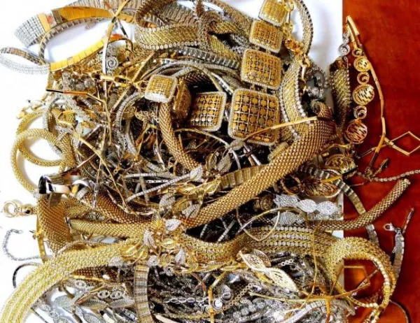 Сърбия хвана над половин кило злато и скъп часовник в българска кола
