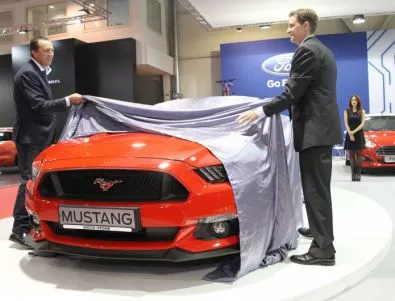 Посланикът на САЩ представи Ford Mustang на автосалона