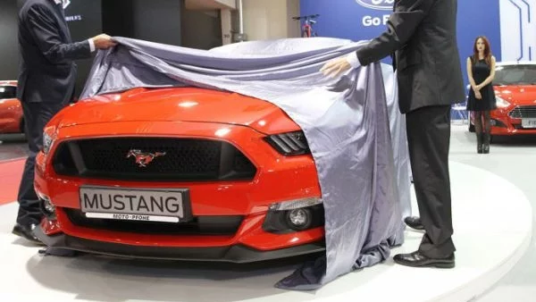 Посланикът на САЩ представи Ford Mustang на автосалона