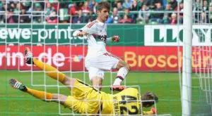 Мюлер продължи перфектната серия на Байерн