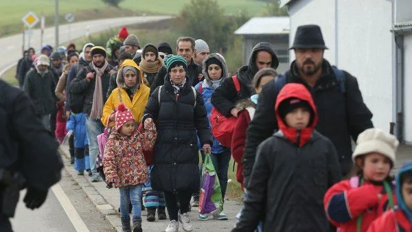 ЕК отпусна 6 млн. евро на Гърция заради бежанската криза 