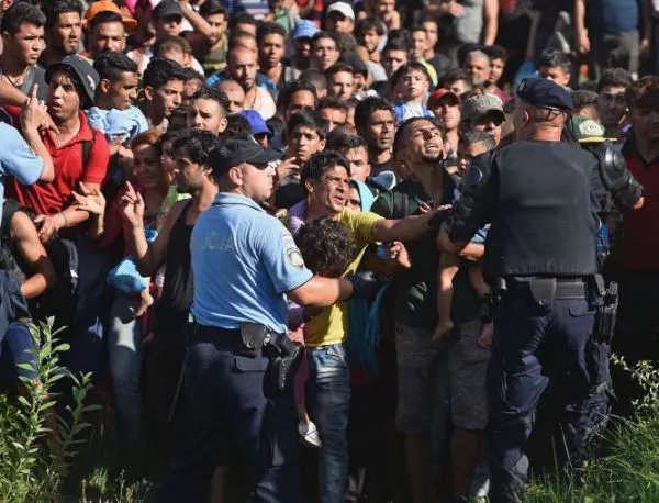 Мигранти блокираха границата между Гърция и Македония