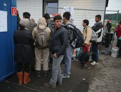 12 нелегални мигранти са били арестувани на АМ 