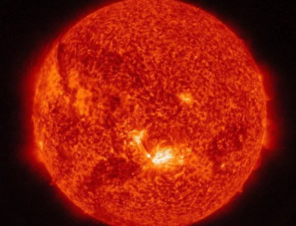 Мощен взрив на Слънцето засне НАСА (ВИДЕО)