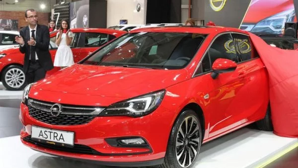 Opel Astra идва директно от салона във Франкфурт