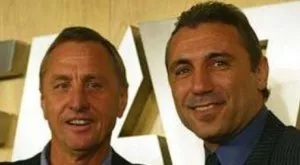 ВИДЕО: Стоичков и 40 хиляди души отдадоха почит на Йохан Кройф 