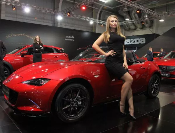 Червеното е на мода: Mazda с три премиери на салона