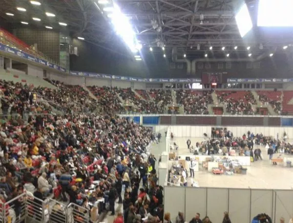 Стотици сезират прокуратурата заради "Арена Армеец"