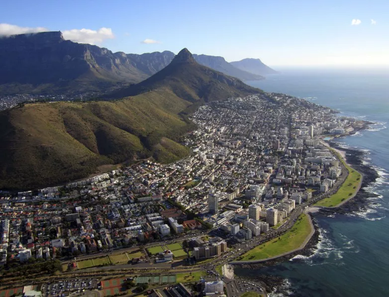 Южна Африка напуска международния криминален съд в Хага