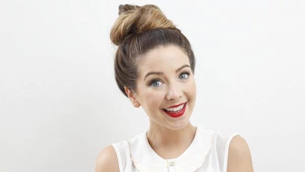 Коя е Zoella и защо момичета от цял свят искат да приличат на нея