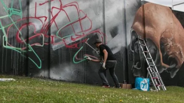 Холандският графити артист Chas LoveLetters обучава талантливи български стрийт арт ентусиасти