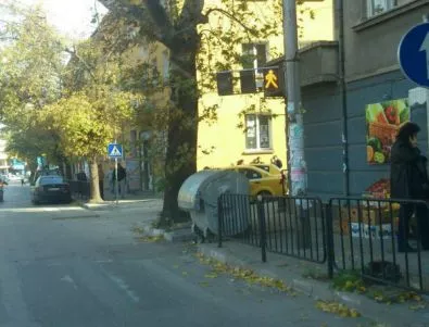 Заличиха пешеходна пътека в Асеновград, електронният знак функционира