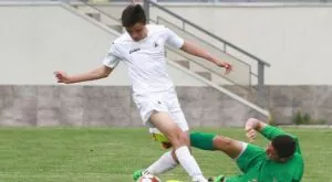 Славист ляга за операция заради скъсани връзки