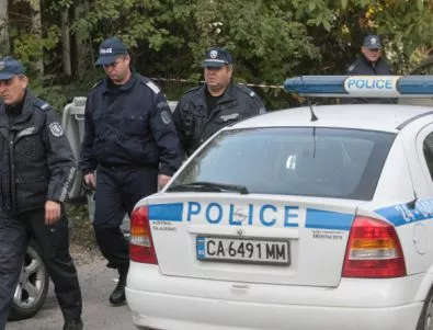 Полицаи хванаха 21 чужденци без документи на магистрала 
