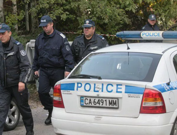 Полицаи хванаха 21 чужденци без документи на магистрала "Тракия"