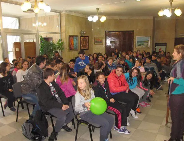 Над 50 ученици участваха в открития урок "Асеновградските будители"