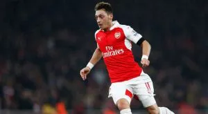 От Арсенал стартираха преговори за нови договори с Йозил и Санчес