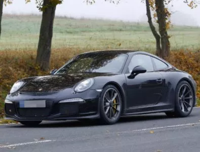 Porsche тества юбилейния 911 R