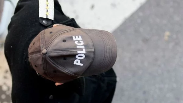 Полицията се похвали с масови арести и спасявания 