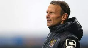 Легенда на Юнайтед се върна към футбола на 49 г.