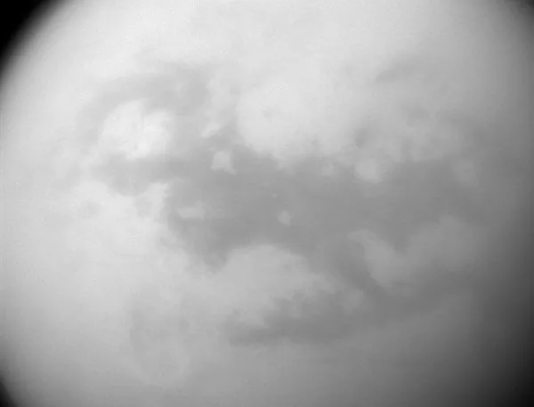 На Титан е облачно и дъждовно
