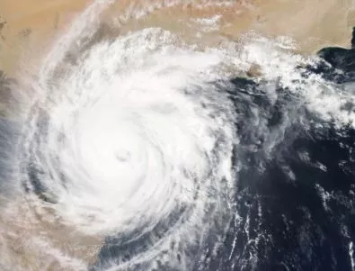 Спътник засне мощния циклон Чапала