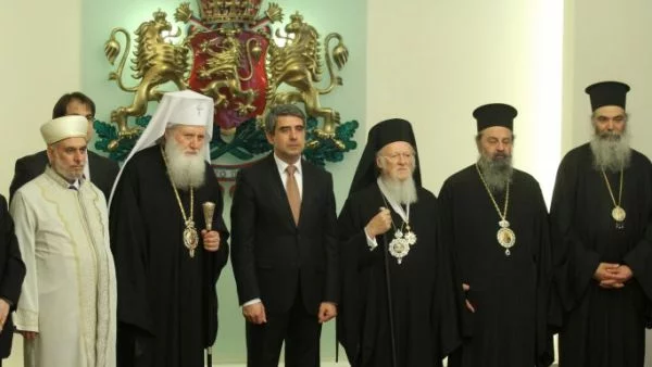 Вселенският патриарх Вартоломей намекна, че не счита патриарх Неофит за равен