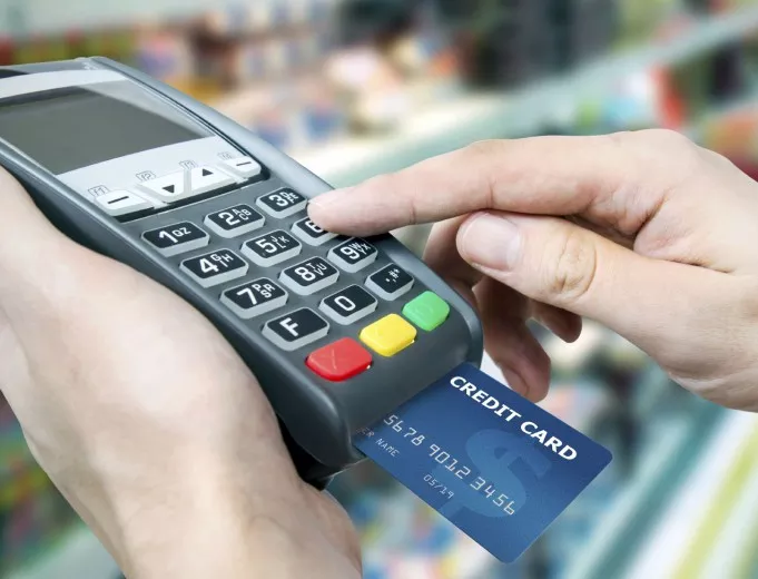 Кредитните карти стават все по-популярни в България