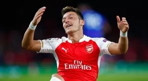 Йозил пред шокиращ трансфер извън Арсенал 