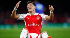 Вярвате или не, вратар има същия брой асистенции като Месут Йозил