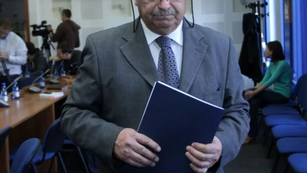 Колегите ми крадат от себе си и от своите семейства, за да има здравеопазване