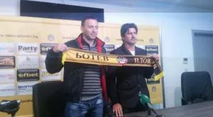 Костов ограничава достъпа до съблекалнята на шефове и на феновете