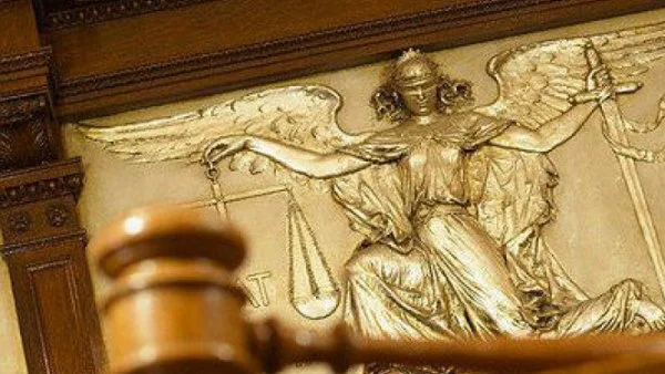 В Шумен отмениха наказанието на полицая, сниман да спи на смяна
