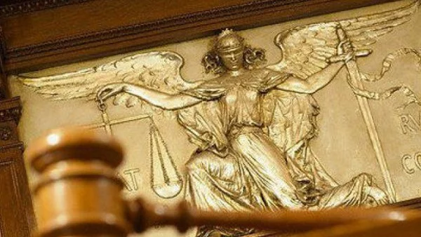 Обвинен за убийство на родителите си иска да го пуснат от ареста