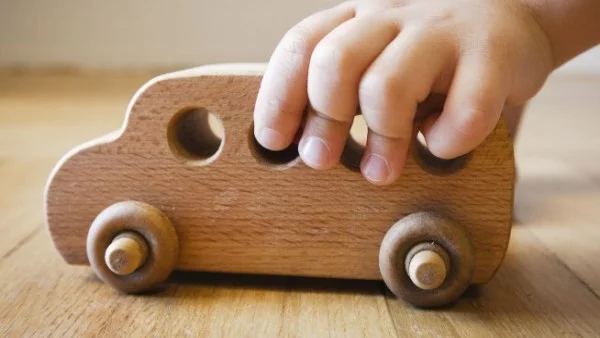 Майка от Норвегия се премести в България с шестте си деца