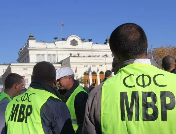 Синдикалист: Една дирекция в МВР кара полицаите да работят безплатно
