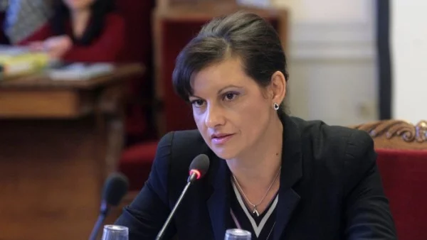 Дариткова: Задължение на аптеките е да проверяват автентичността на лекарствата