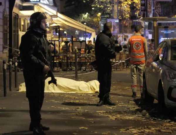 Кола се вряза в пицария във Франция и уби дете