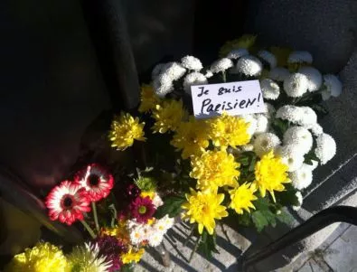 Стотици граждани изразиха съпричастност пред френското посолство в София
