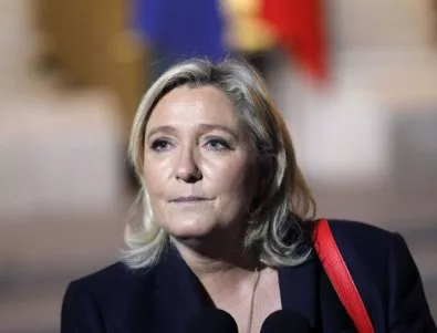 Кандидатът за президент на Франция Марин льо Пен остана без плакати в чужбина   