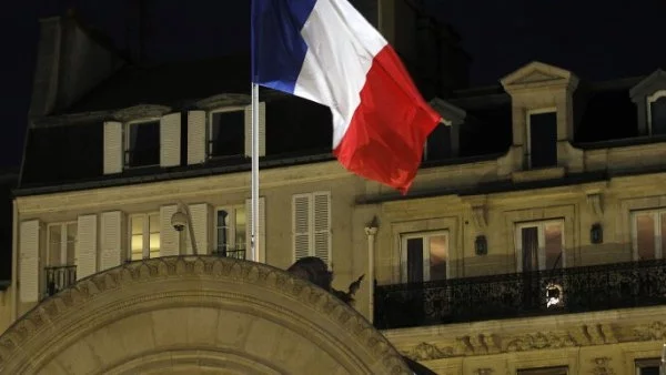 Повдигнаха първото обвинение във връзка с опита за взрив на кола с газови бутилки в Париж