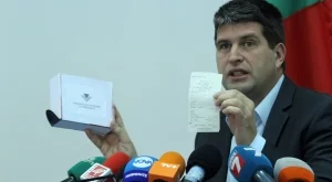 Бъчваров: НАП вече проверява българи, които присъстват в Panama Papers  