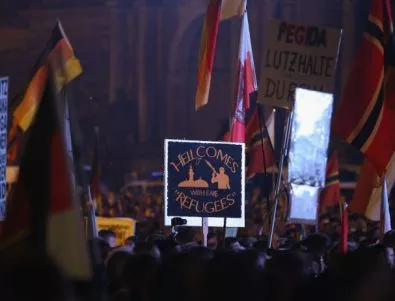 Хиляди в Дрезден поискаха оставката на Меркел