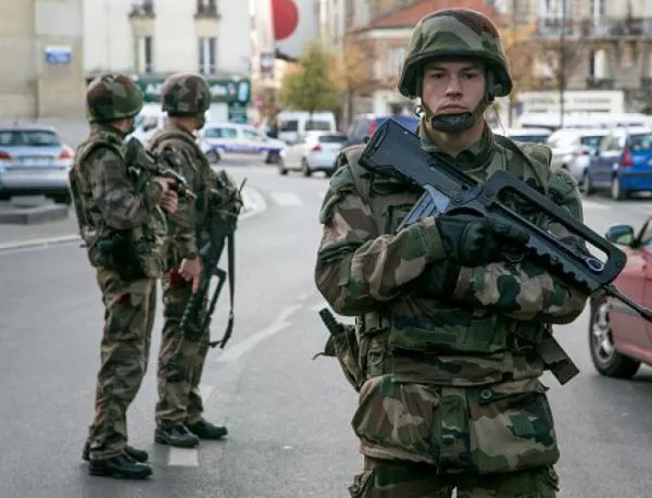 Предмет, приличащ на колан с експлозиви, е намерен в южно предградие в Париж