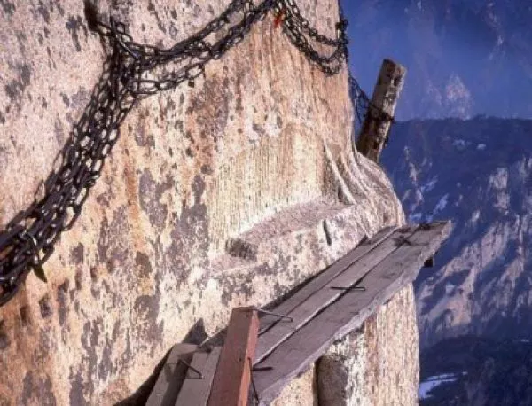 Това е най-опасният планински път в света (СНИМКИ)